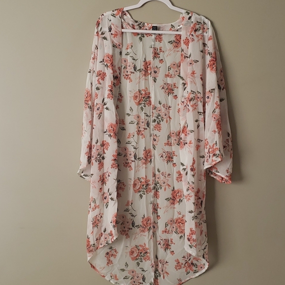 Floral kimono - Picture 1 of 3